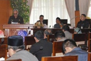 Rapat Paripurna pembentukan pansus perda tunjangan anggota dewan.